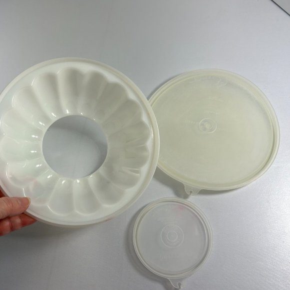Vintage Tupperware Jello Molds Set of 2 Missing a Lid Green White Dessert Ring - Picture 10 of 10